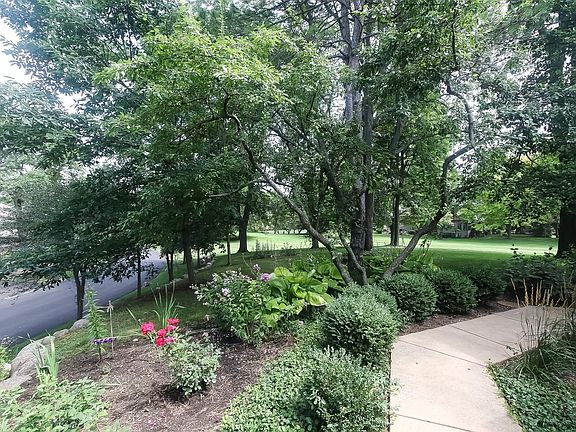 3rd image of 757 Golf Ln