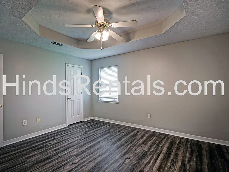 Cabbott Ln — Photo 4