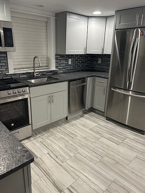 1st image of 270 1st Ave NE #270