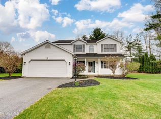 17 Sweetbriar Dr, Wilton, NY 12831