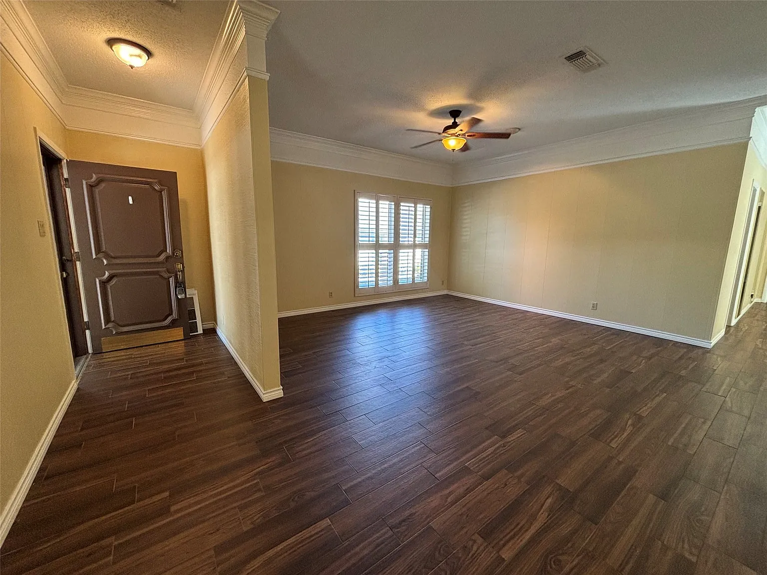 3 bed, 3.0 bath, 2573 sqft, $3,200 — Photo 3
