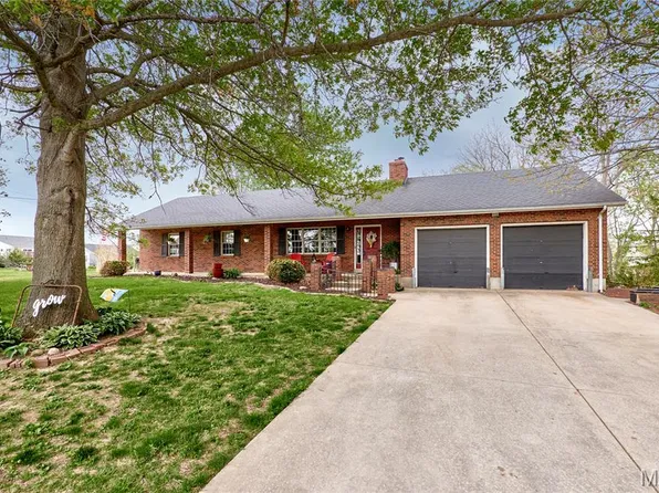 1825 Henke Rd, Lake Saint Louis, MO 63367