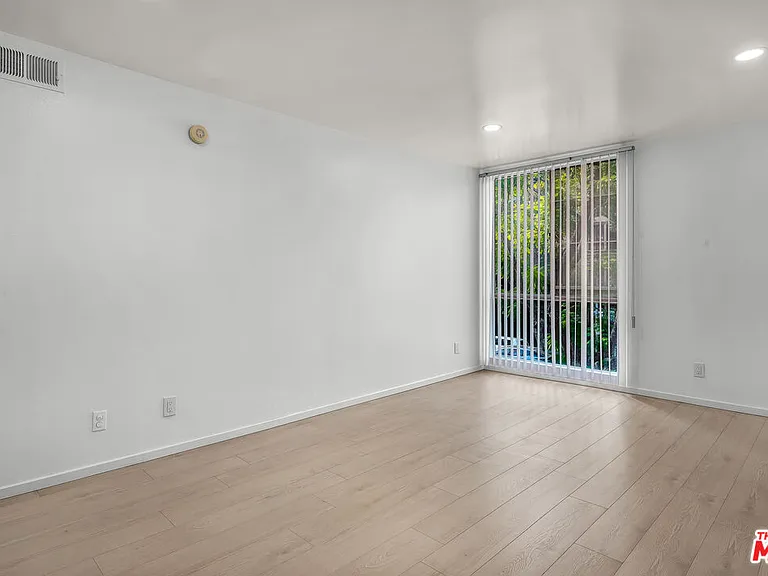 406 N Oakhurst Dr #202 — Photo 25