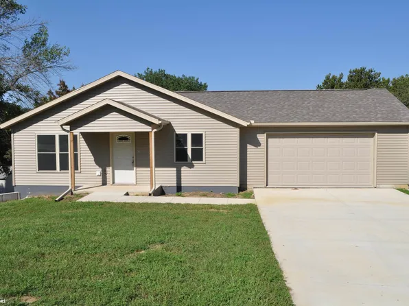 310 S 4th Ave, Dedham, IA 51440