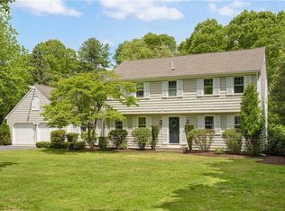 3 Robbins Dr, Barrington, RI 02806