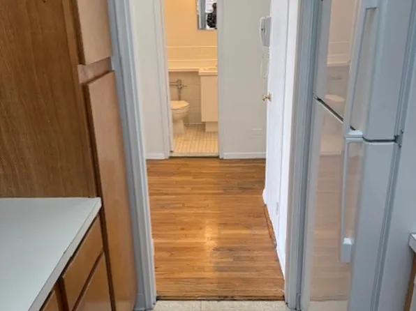 320 West 30th Street image 9 of 17