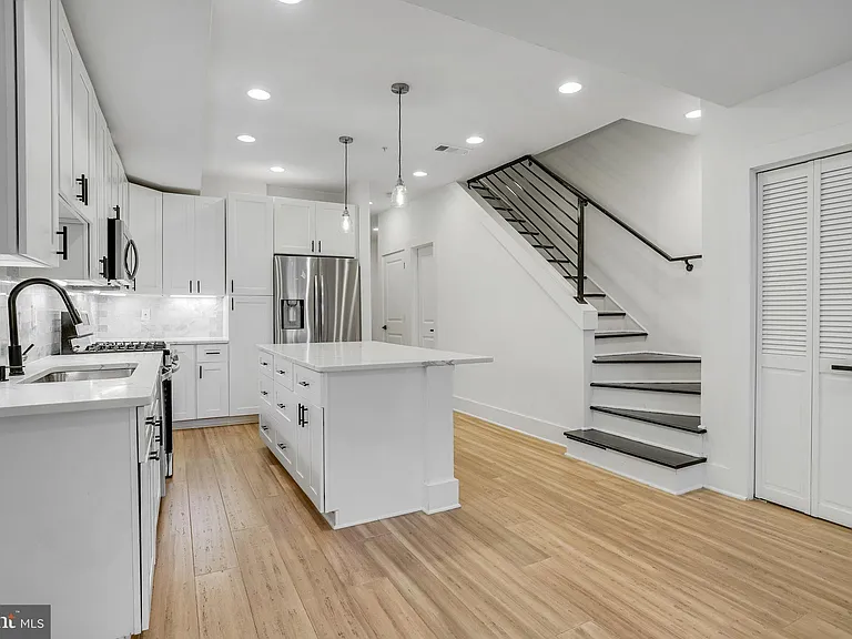 1225 Raum St NE #1 — Photo 3