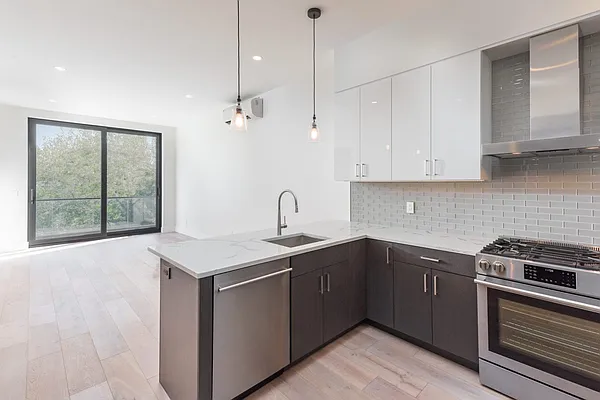 Sold by Modern Spaces | media 2