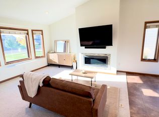 2109 Bridgeview Ct SE, Mandan, ND 58554