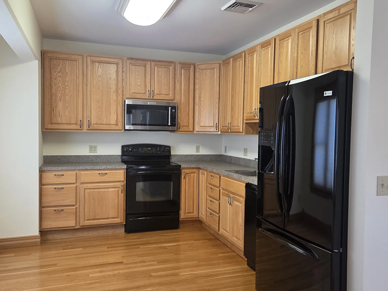2 bed, 1200 sqft, $2,200 — Photo 4