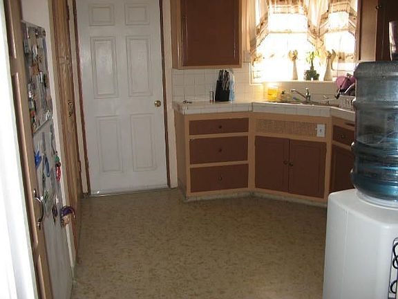 5th image of 1030 Bracken Ave