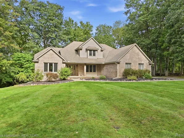 11975 Cody Creek Ct, South Lyon, MI 48178