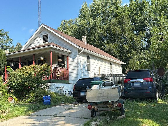 2nd image of 909 Croghan Ave