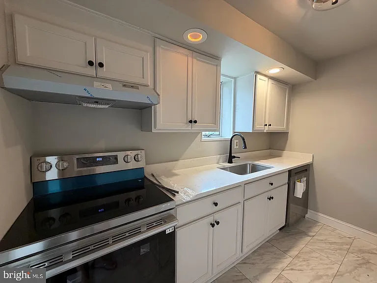 124 Robbins Ave #B — Photo 3