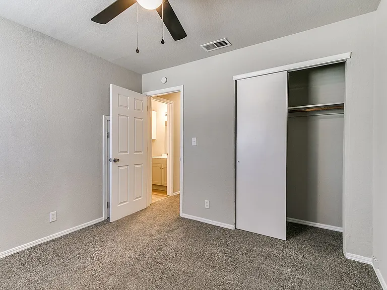 1113 W Fulton St — Photo 21