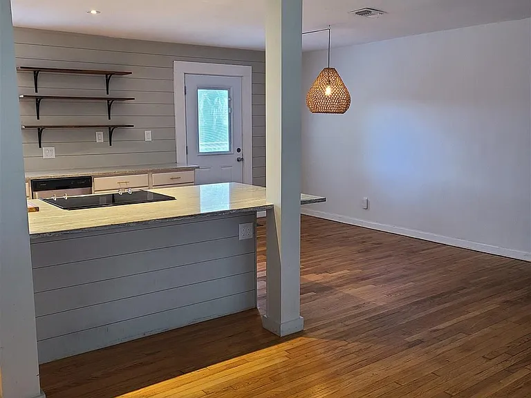 3706 N 12th Ave — Photo 3