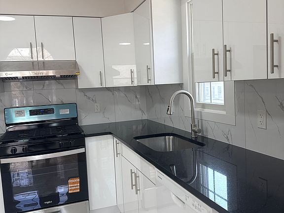 4th image of 322 Baldwin Ave #3