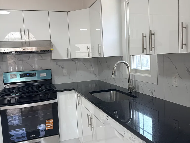 322 Baldwin Ave #3 — Photo 4
