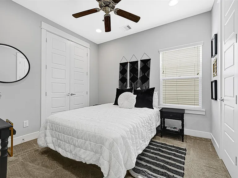 407 Yale Oaks Ln — Photo 17