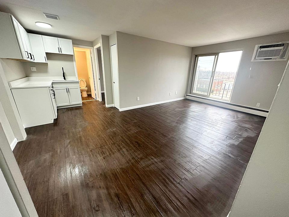 1st image of 3317 Henninger Rd #104