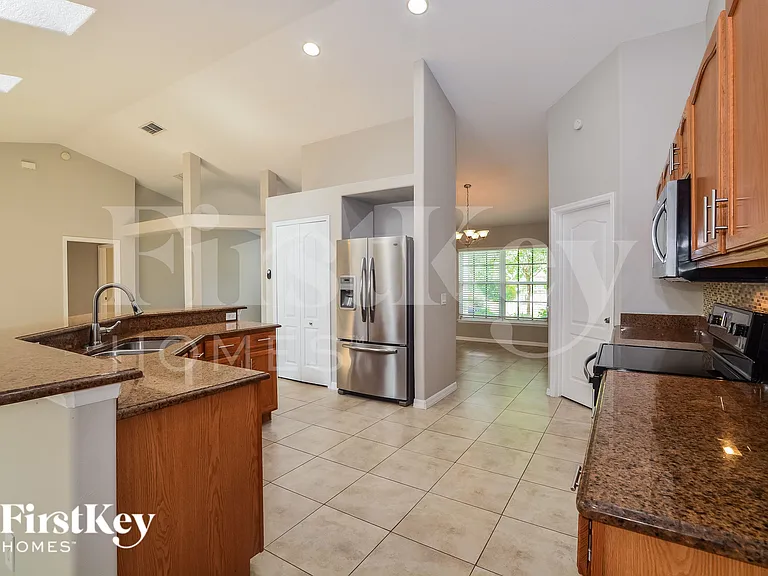 13219 Lakewind Dr — Photo 5