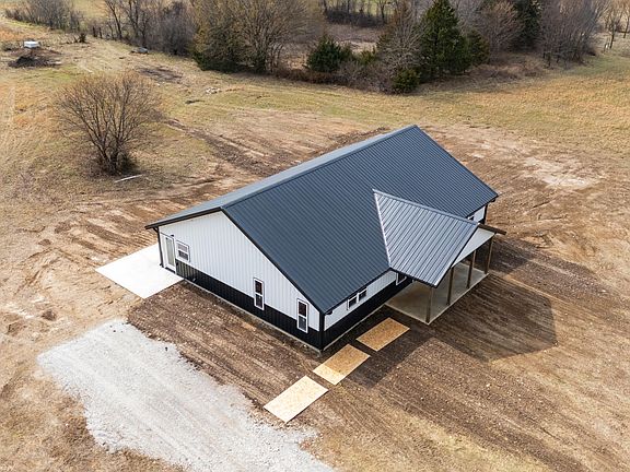 5th image of 24 Deer Meadow Ln