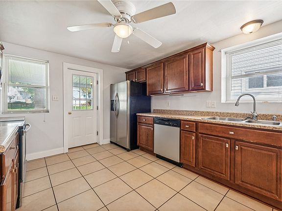 5th image of 607 Mace St