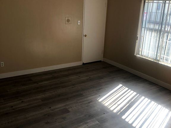 2nd image of 609 W Hyde Park Blvd APT 1