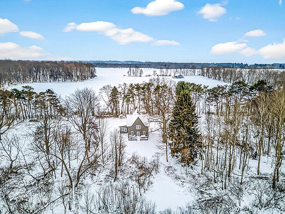 3rd image of 7107 W Webster Rd