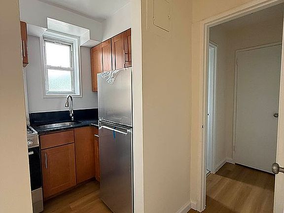 5th image of 83-36 Beverly Rd APT 5B