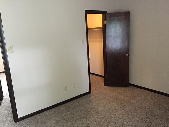 Master towards walk-in closet