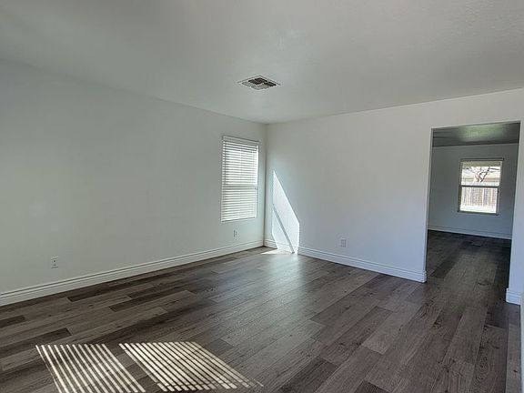 3rd image of 4448 W Rialto Ave