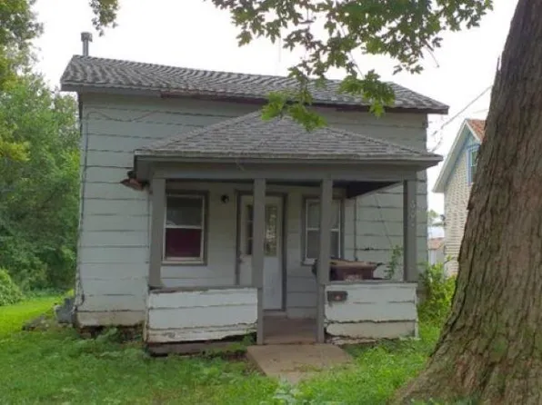 601 N Winnebago Ave, Freeport, IL 61032