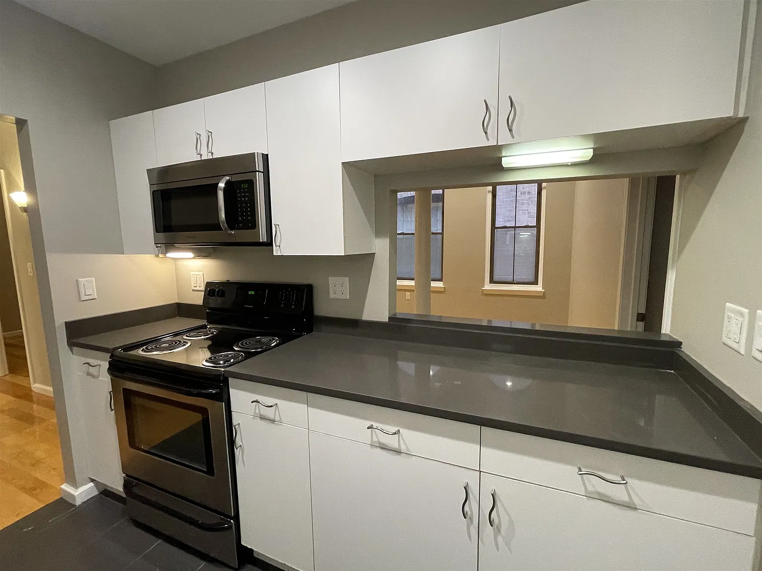 2 bed, 700 sqft, $3,300 — Photo 4
