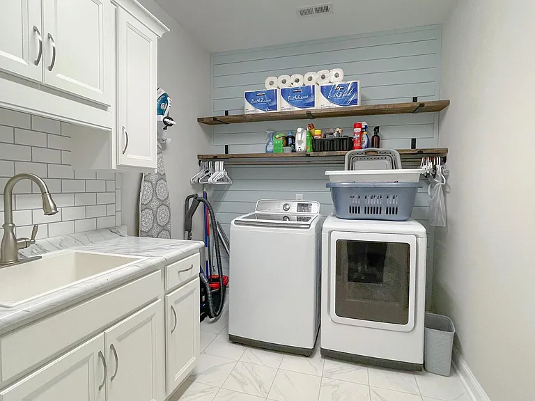 455 Aurora Pl — Photo 29