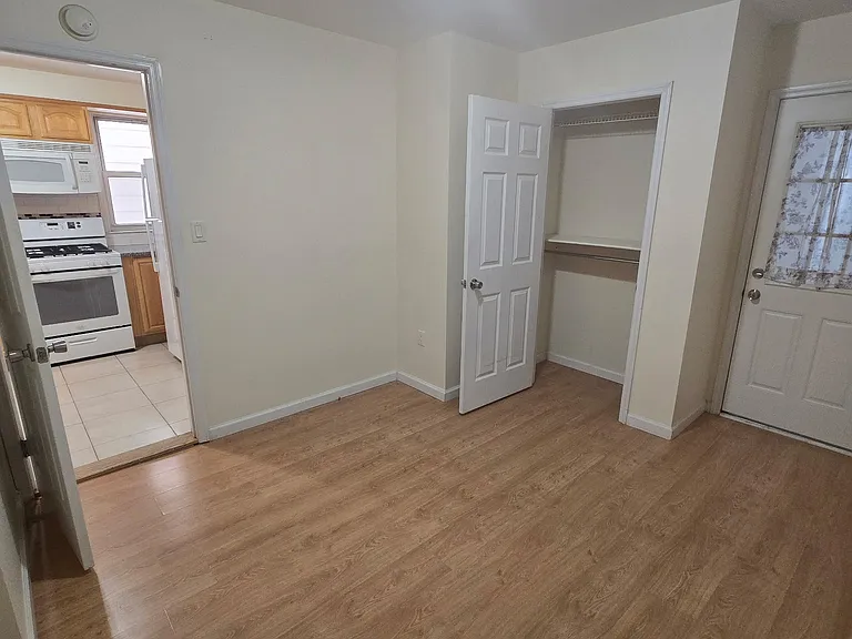 552 Davis Ave — Photo 12