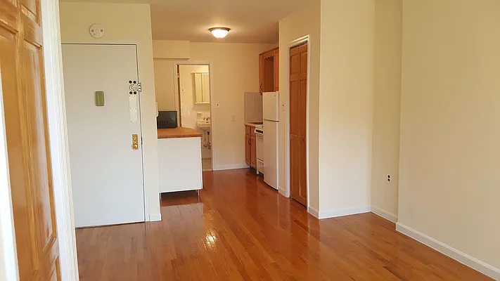 Rented by JMK Realty | media 8