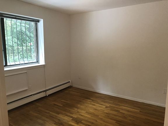 4th image of 7612 Grand Central Pkwy #1