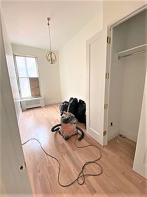 4th image of 145 E 61st St #1