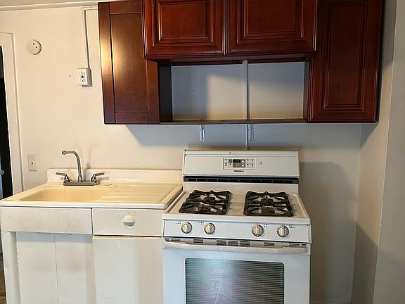 2nd image of 3222 Monroe Ave #2