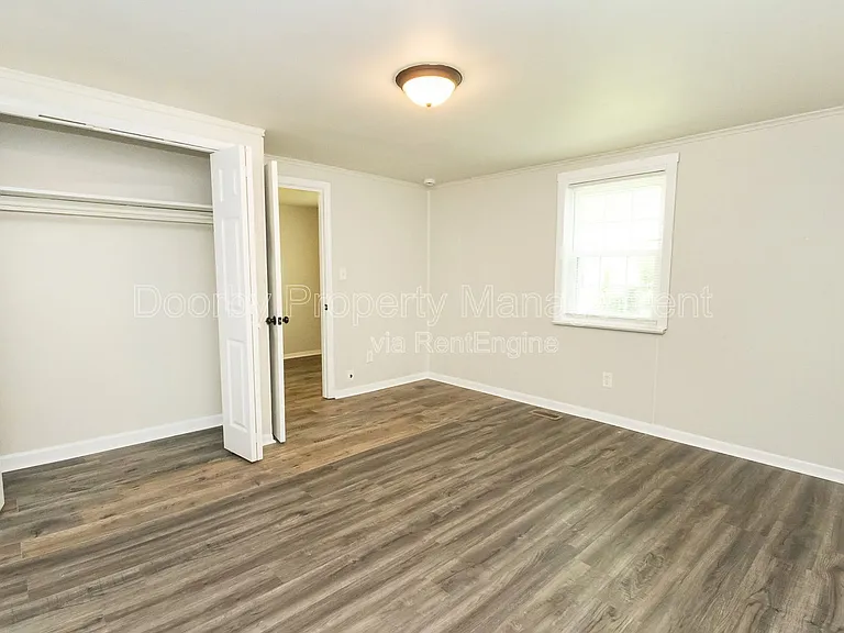1806 Dixon St — Photo 4