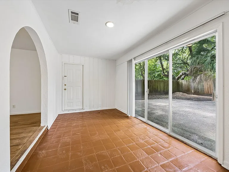4022 Woodcraft St — Photo 5