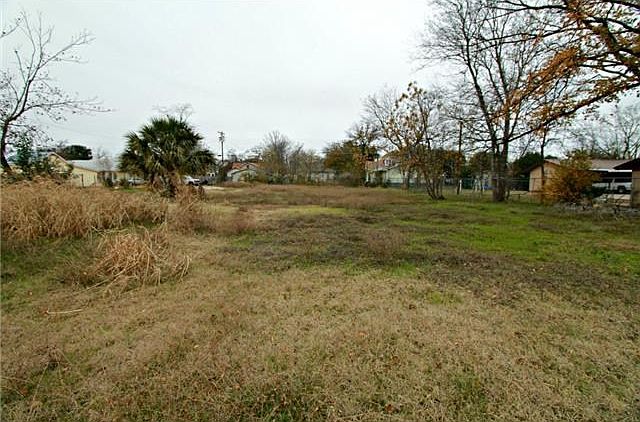 2nd image of 840 W 6th St