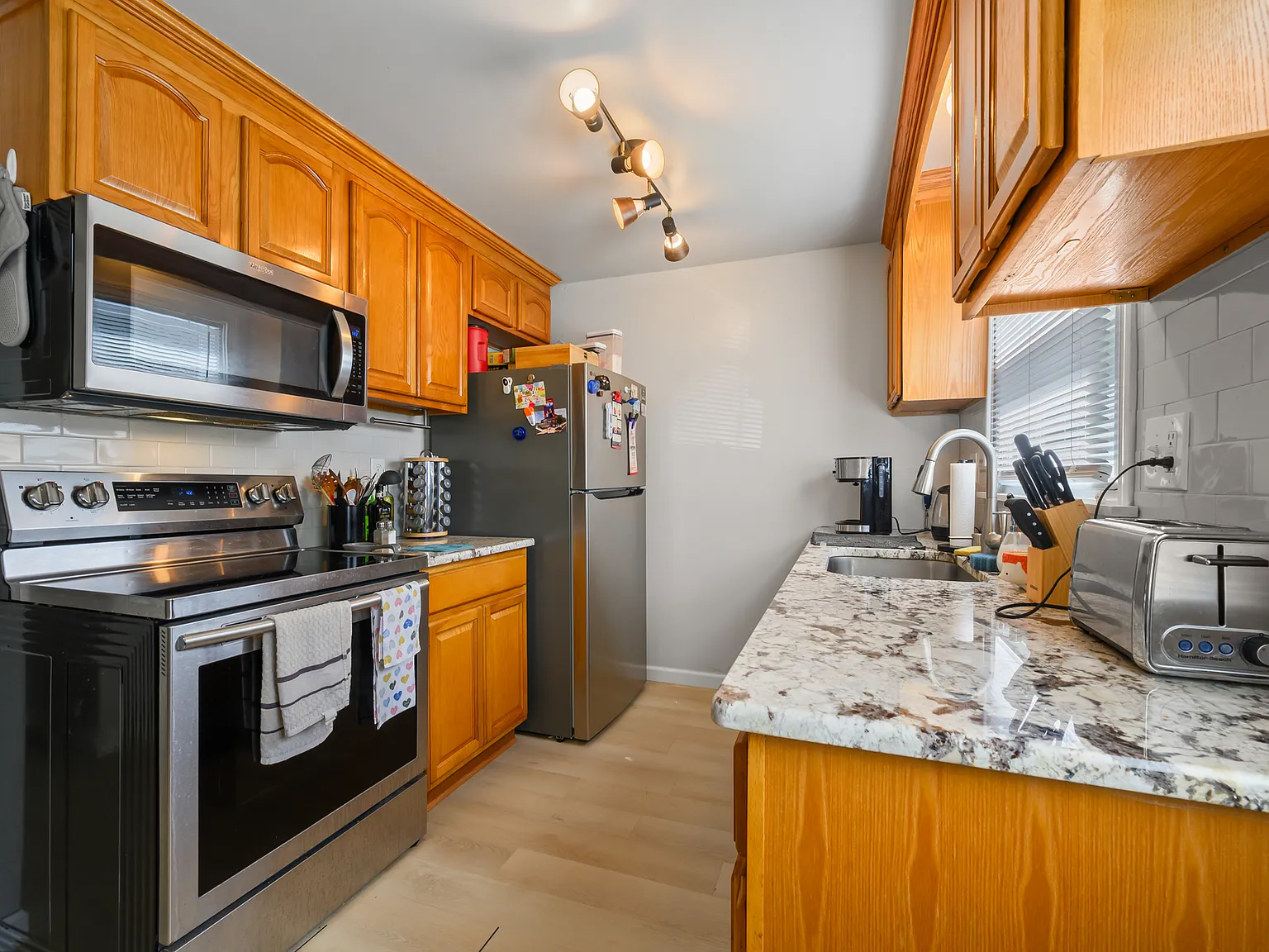 2 bed, 1.5 bath, 1000 sqft, $1,890 — Photo 2