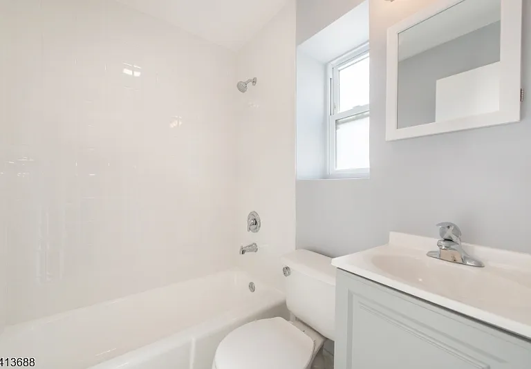 226 Franklin Ave #2R — Photo 20