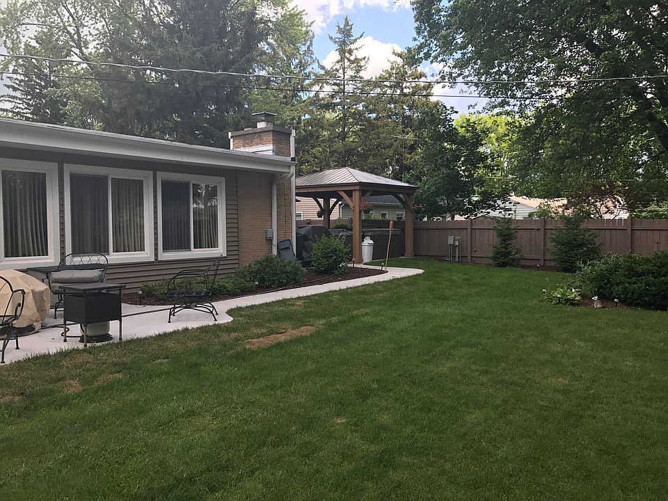 2nd image of 949 Wilmette Ter