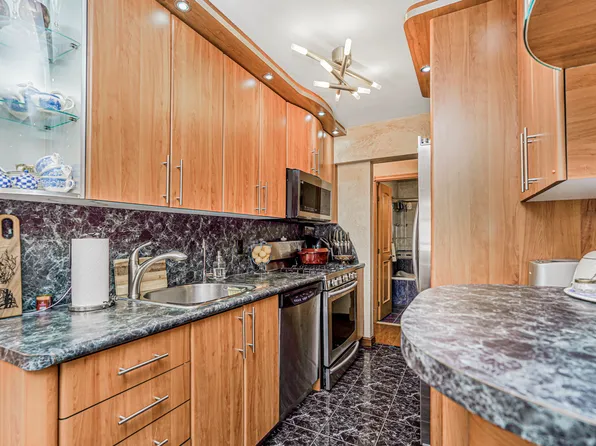 735 Avenue W image 11 of 28