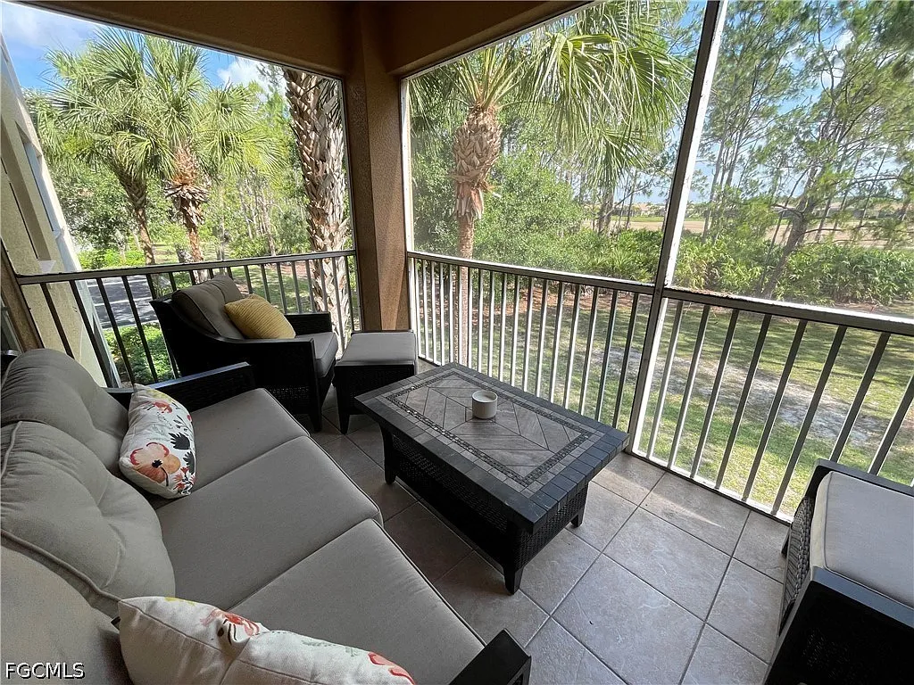 2 bed, 2.0 bath, 1242 sqft, $5,700 — Photo 2