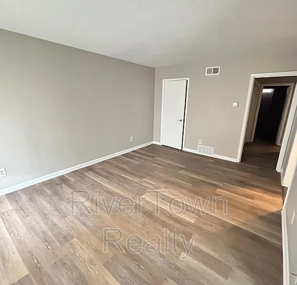 1176 Railton Rd — Photo 2