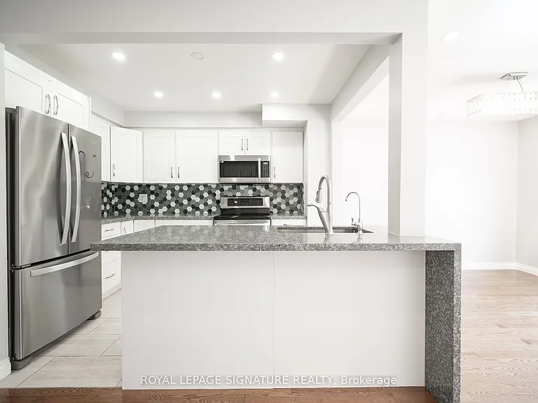 447 Ontario St N — Photo 17